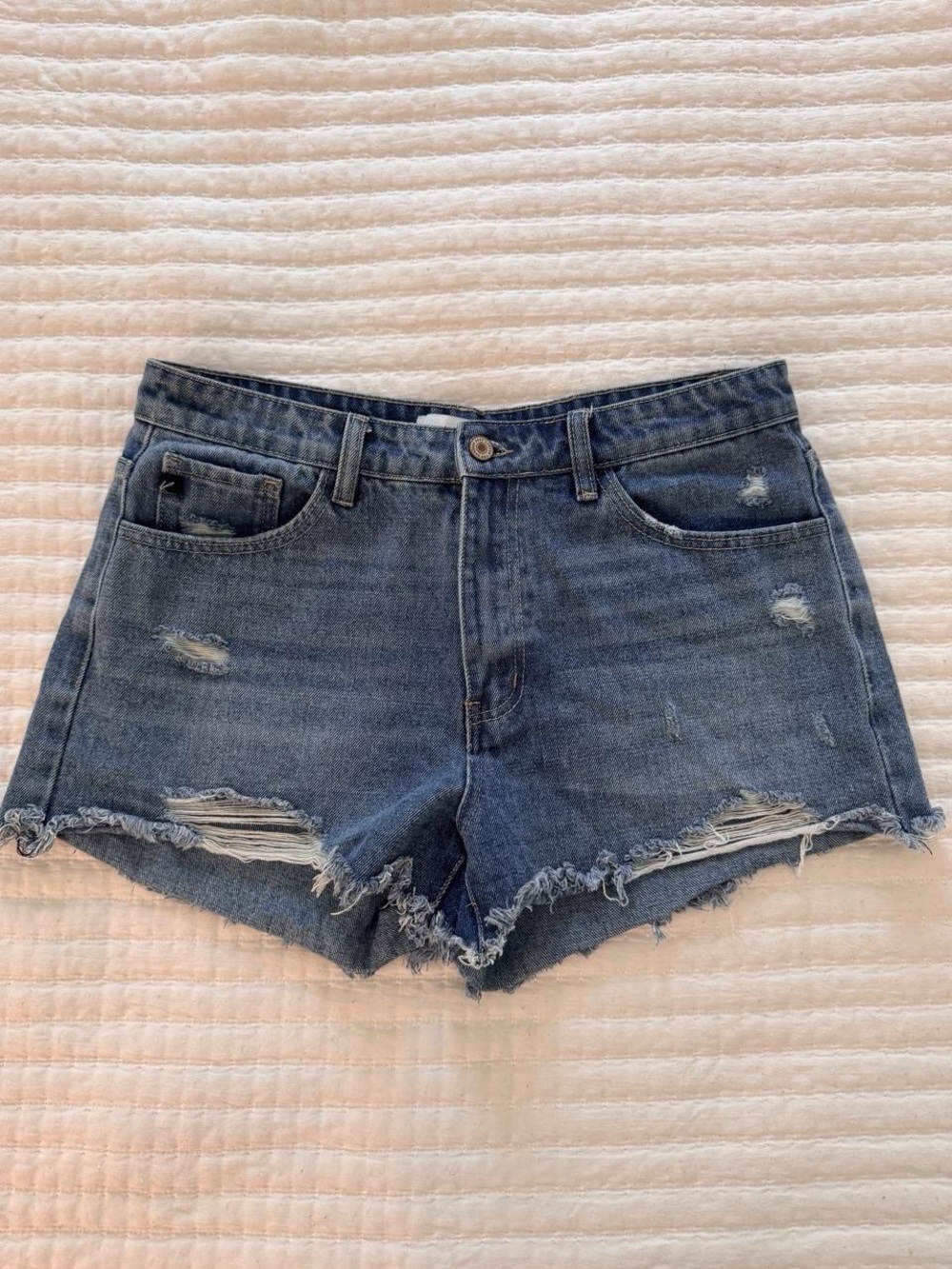 KanCan medium wash mid-rise distressed denim shorts- Size L